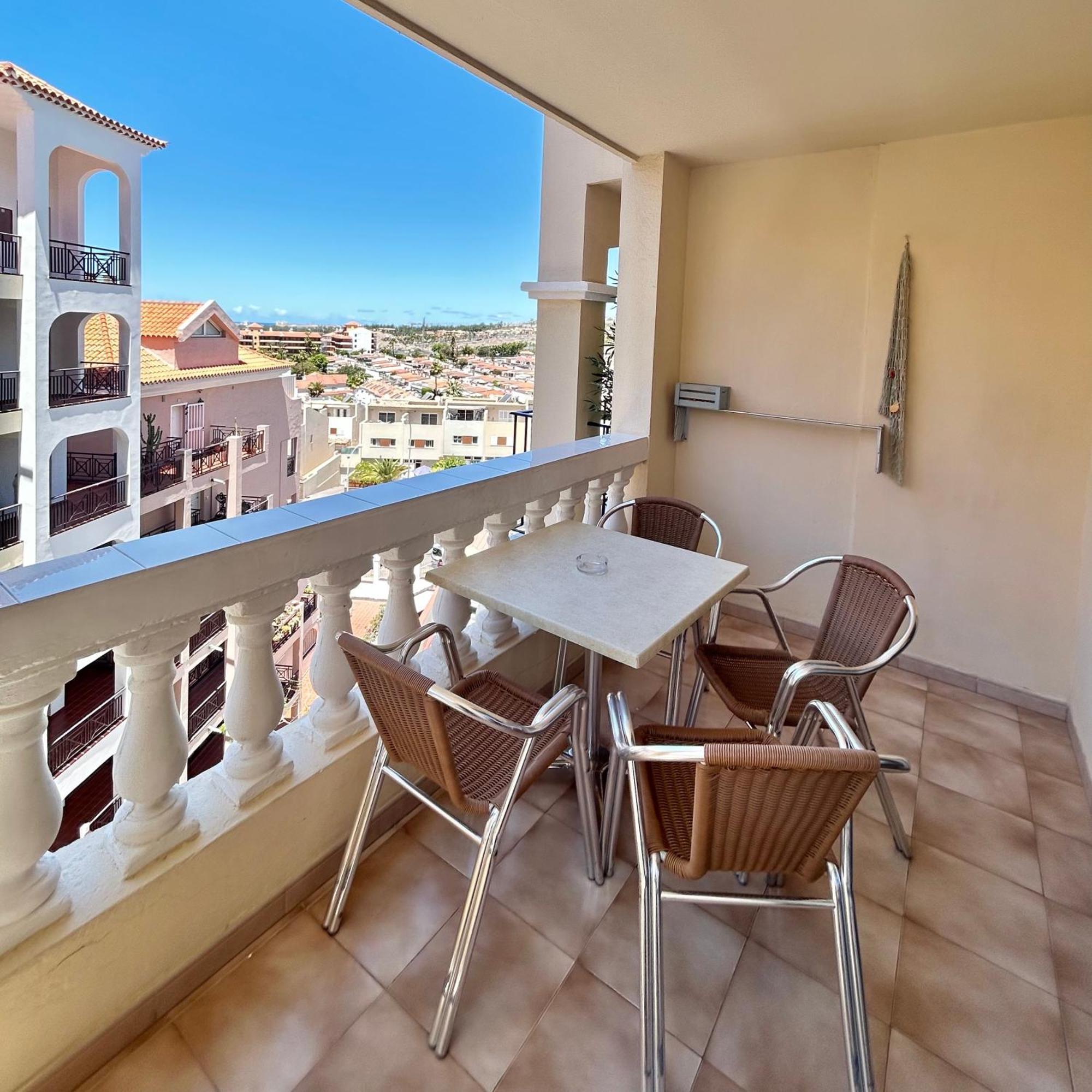 Lovely 1 Bed Apartment In Castle Harbour C108 Los Cristianos  Kültér fotó